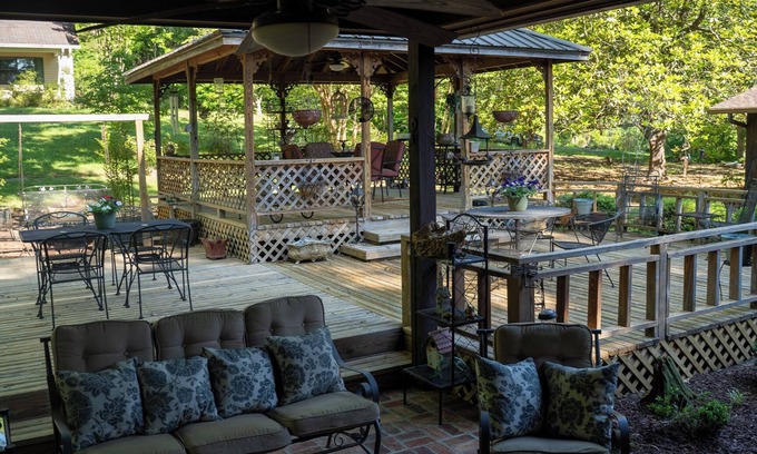 Corinth House | COUNTRY ESCAPE! Minutes from Pickwick Lake and Downtown Corinth!