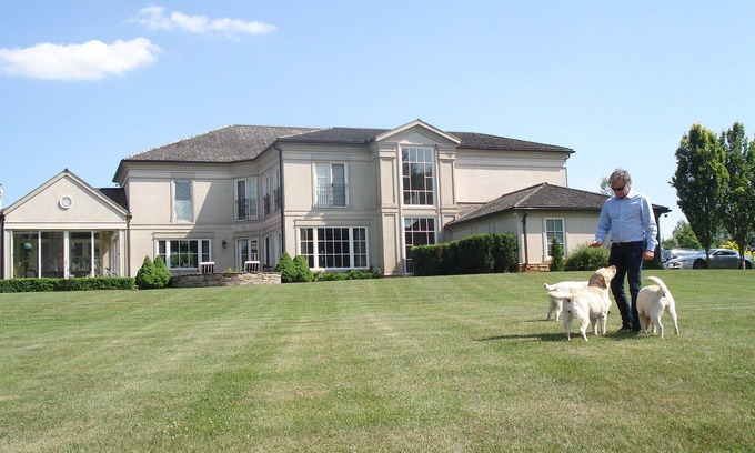 Caledon House | Country Estate north of Brampton Ontario