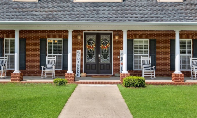 Havana House | Country Estate on private 6 acres. 5bed/6bath w/Movie Room and Pool Table