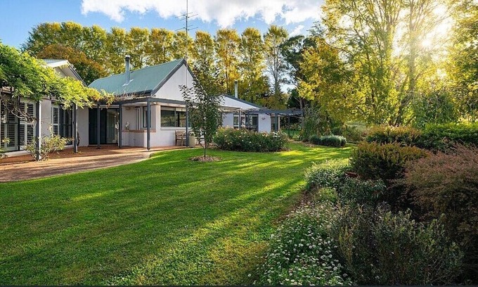 Portland House | Country Farm with Beautiful Gardens