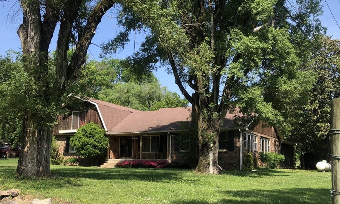 Goodlettsville Other | Country Farmhouse close to Nashville