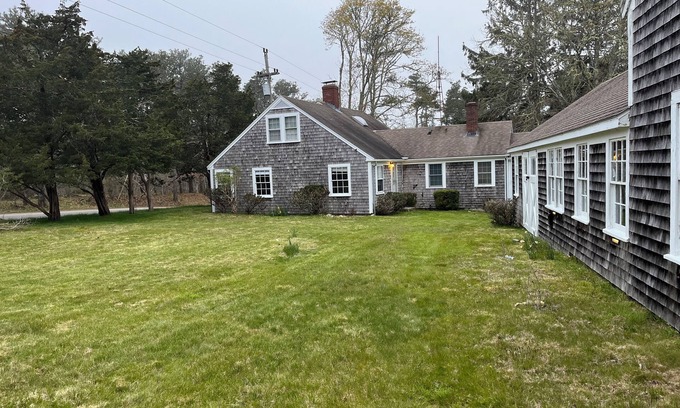 West Tisbury House | Country Farmhouse, Old Vineyard, Central AC, 2 King beds.