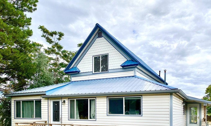 Palisade House | Country farmhouse with outdoor entertaining area