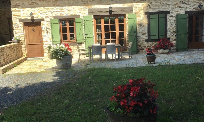 Pays de Saint-Yrieix House | Country house with garden and terrace. Single-storey house.