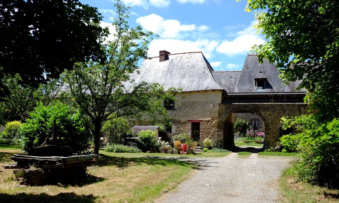 Saint-Brieuc-des-Iffs House | Country gîte in the heart of an old farmhouse