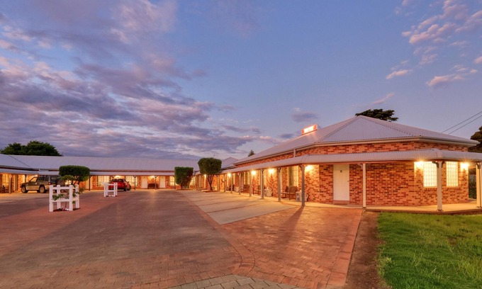 Cowra Hotel | Country Gardens Motor Inn