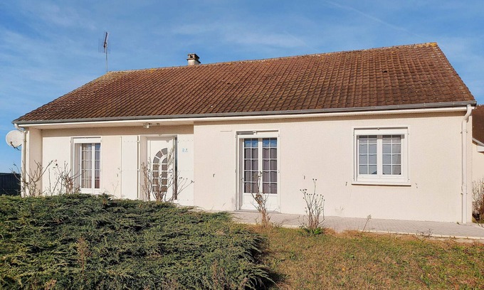 Le Puiset Cottage | Country getaway in Janville: charm and comfort for 6 people