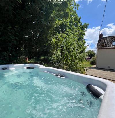 Great Yarmouth Villa | Country Getaway on the Broads with Hot Tub and Fire Pit