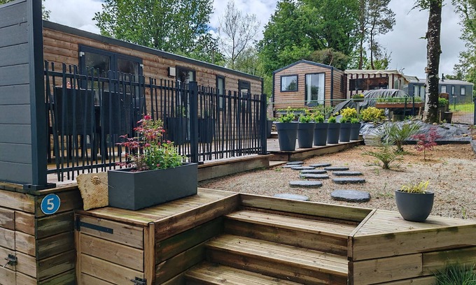 Baud House | Country getaway in a mobile home, 40 minutes from the beach, with a large terrace!