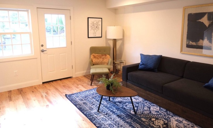 Newtown Condo | Country Getaway in Historic Inn
