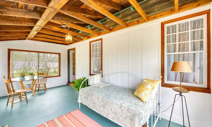 Kinsale House | Country Getaway in Kinsale: Sunroom, Pond Access!