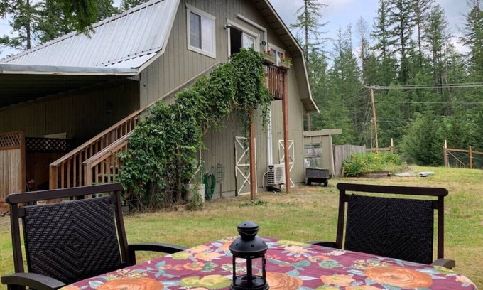 Hobart House | Country Getaway near Seattle