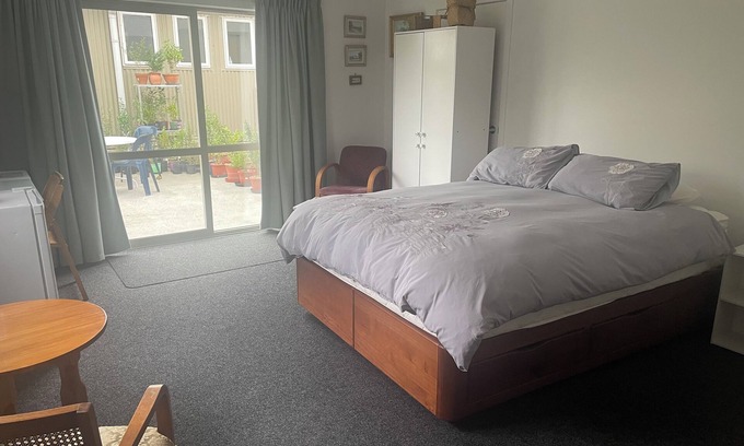 Arundel Apartment | Country Getaway - Studio room with Ensuite in seven-acre landscaped gardens.