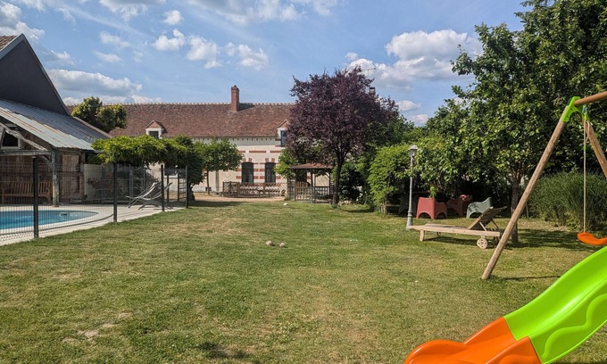 Chabris Cottage | Country getaway with shared pool in Chabris