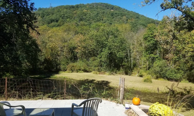 Town of Ramapo House | Country getaway with spectacular pond and mountain views