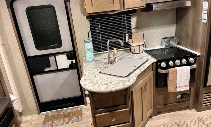 Keenan House | Country Glamping!