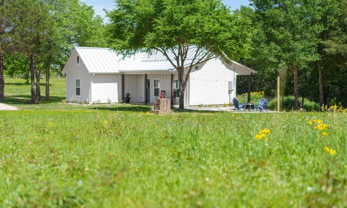 Washington Cottage | Country Gold ~ Aggieland Vacation Rentals