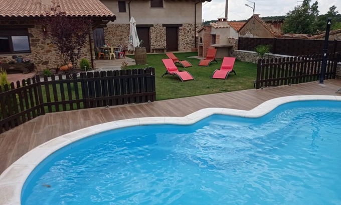Sanchon de la Sagrada House | Country House 'Casa Rural Gorriones' with Private Pool, Private Garden and Wi-Fi
