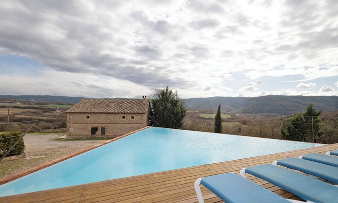 Santa Maria de Merles House | Country House 'El Pujol' with Mountain View, Wi-Fi and Air Conditioning