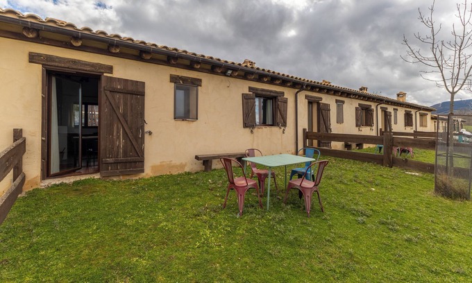 Cerezo de Abajo House | Country House 'Perro' with Mountain View, Private Garden and Wi-Fi