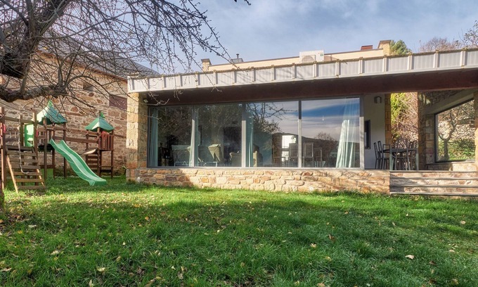 Trefacio House | Country House 'Marel' with Mountain View, Wi-Fi and Air Conditioning