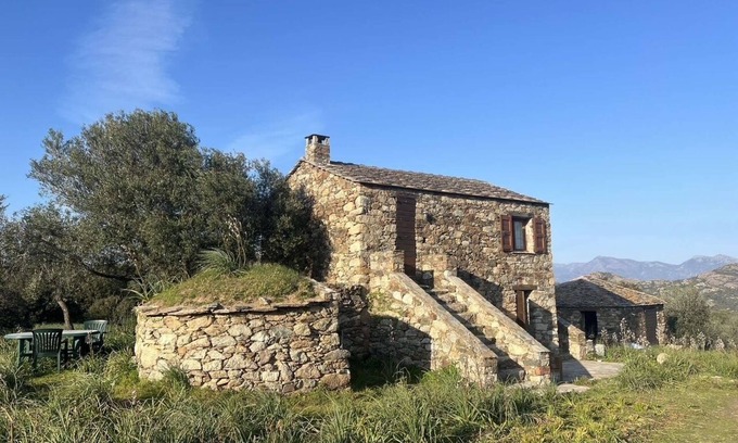 Casta House | COUNTRY HOME FOR NATURE LOVERS
