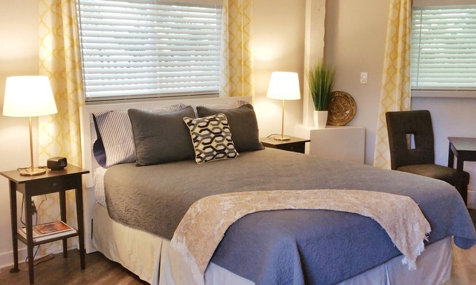 Langley House | COUNTRY HEXAGON HUT - Walk to Winery & Berry Farm - Fort Langley