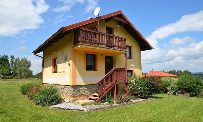 Horni Kozolupy House | Country House in Czech Forest with Pool