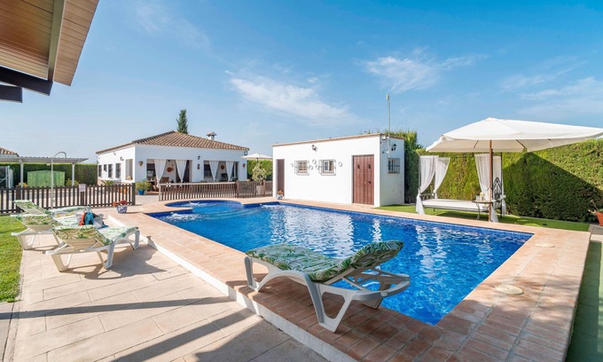Marchena House | Country House 'Buhaira' with Private Pool, Wi-Fi and Air Conditioning
