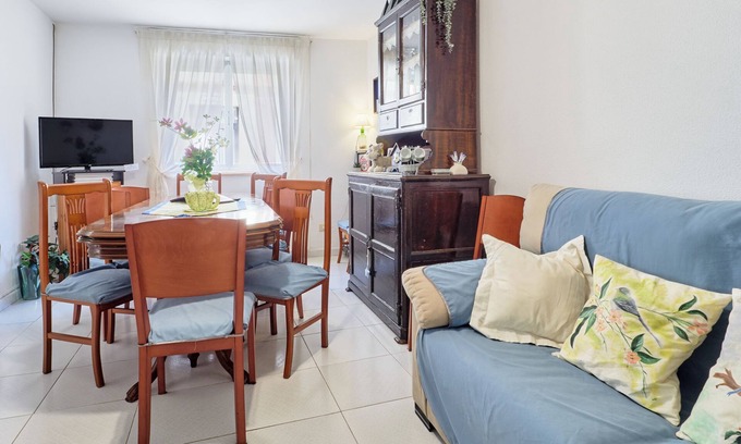 San Justo de la Vega House | Country Home 'Casa Pita' with Private Terrace, Private Garden and Wi-Fi