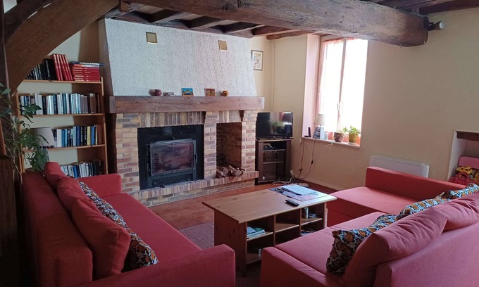 La Louptiere-Thenard House | Country house with garden