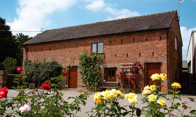 Cauldon Low House | Country Holiday Cottage - family friendly, close to Alton Towers!