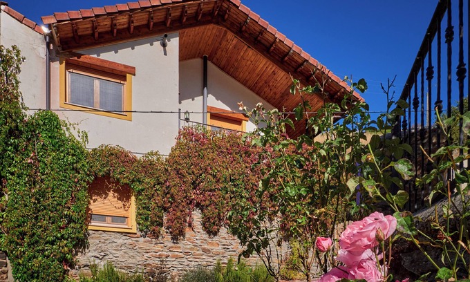 La Omanuela House | Country Home 'Aguas Frías I' with Mountain View, Private Terrace and Wi-Fi