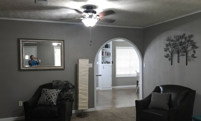 Bryan House | Country home close to Everything! Only 1 mile from EXPO Center.
