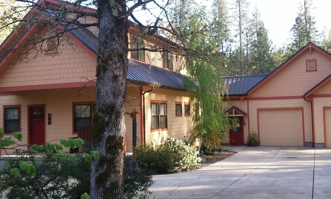 Eugene House | Country Home for 2020 Track Events