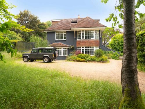 Lewes House | Country Home in Idyllic South Downs - Views, Free Parking for 7 cars, Play room, Steam room, Fire Pit and more