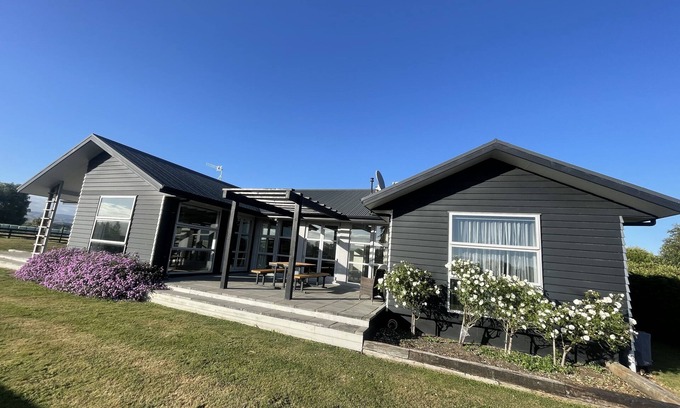 Kiwitea Other | Country Home in the City