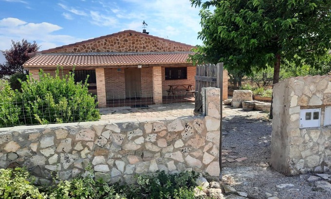 Las Cuerlas House | Country Home 'Laguna De Gallocanta' with Mountain View, Terrace and Garden