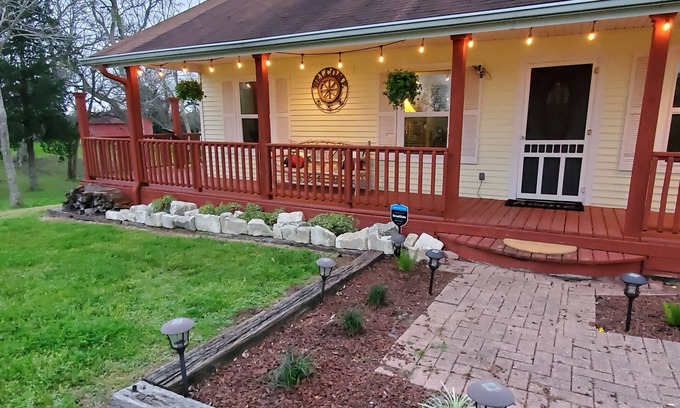 Sealy House | Country home located near Bellville/Sealy only 60 minutes from Houston, Tx