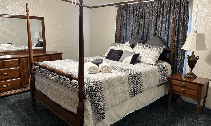 South Hill House | Country Home located close to town and Country Club