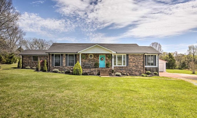 Watertown House | Country Home with Fire Pit 40 Mi to Nashville!
