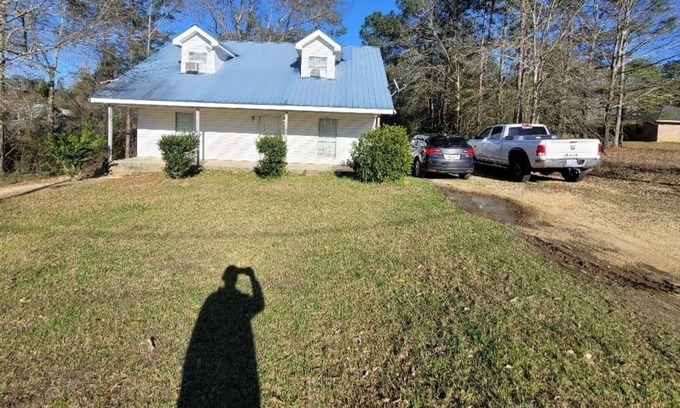Carriere House | Country Home with Jacuzzi Tub!