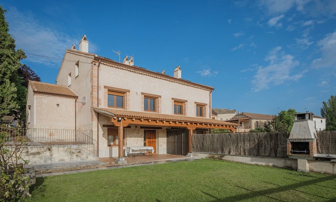 Cabanas de Polendos House | Country House 'Casas Rurales Velasco I I' with Private Terrace, Wi-Fi and Air Conditioning