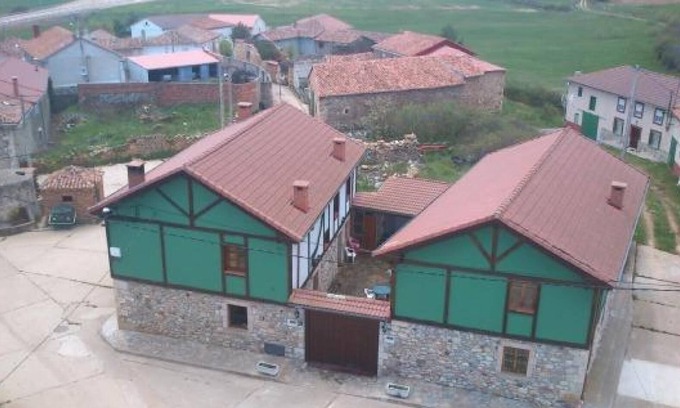 Castrejon de la Pena House | Country House 'Valle Tosande I' with Mountain View and Wi-Fi