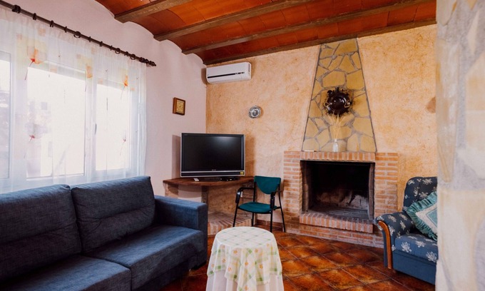 Navares House | Country House 'Casa Dolores' with Mountain View, Wi-Fi and Air Conditioning