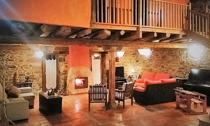 Pineda de la Sierra House | Country House 'El Hayedo' with Mountain View, Private Terrace and Wi-Fi