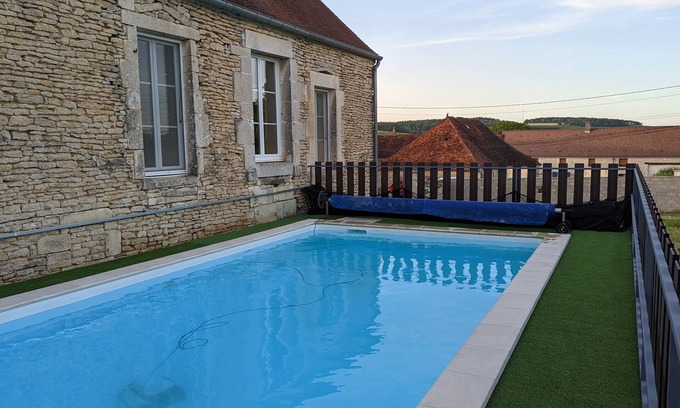 Bragelogne-Beauvoir House | Country house with swimming pool