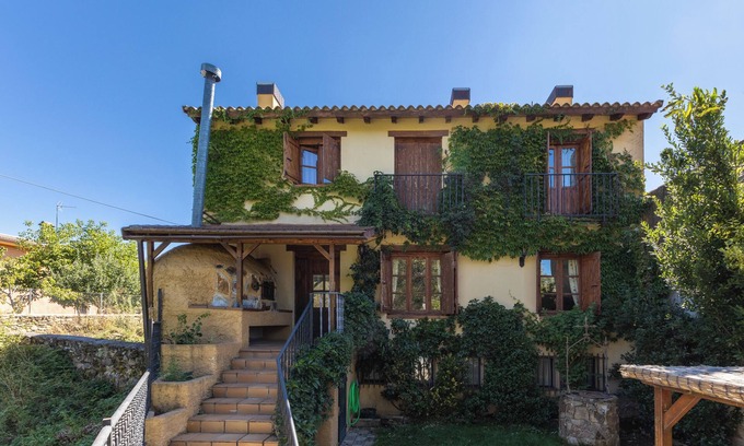 La Serna del Monte House | Country House 'La Cárcava' with Mountain View, Private Terrace and Wi-Fi