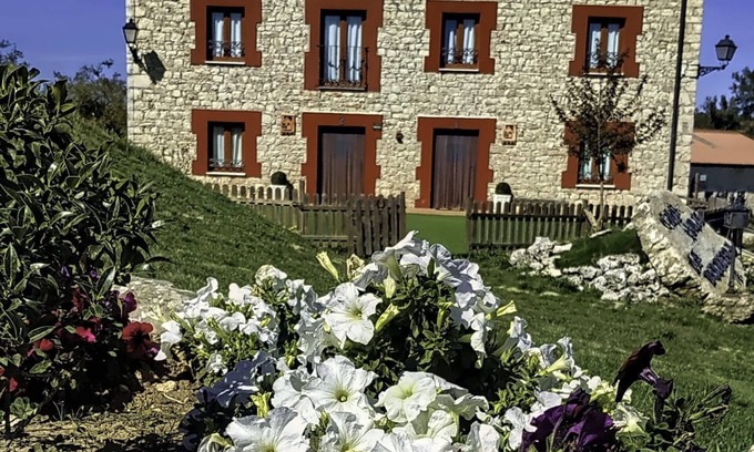 Basconcillos del Tozo House | Country House 'La Bernarda Completa' with Mountain View, Private Garden and Wi-Fi