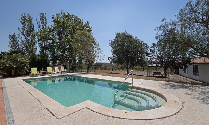 L'Avella Villa | Country House 'La Geneta' with Private Pool, Wi-Fi and Air Conditioning